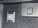 AC100V、1500Wのコンセントを車内に設置。アウトドアや駐車場で野外のコンセントとして利用できます。また、停電などの非常時にも使える便利な機能です!