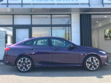 【BMWの伝統-3】BMWのお車は、&ldquo;駆け抜ける歓び&rdquo;を体現しております。走行の安定性とコーナリングの良さを追求し、思い通りにハンドルの操作可能です。