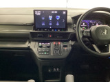 パーキングブレーキはスマートな電子制御式と合わせて渋滞時等にブレーキペダルから足を離しても停車状態を保持してくれるオートブレーキホールド機能で運転が楽になります。スタートはアクセルペダルを踏むだけ
