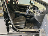 運転席まわりです。運転席からの視界が左右に広く隅々まではっきりと見渡せます!クルマの前端も把握しやすく安心して運転できます!
