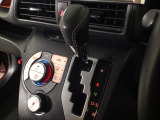 オートマチックシフトレバーは、手になじみ操作しやすい形状で安全運転にもつながります♪