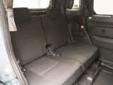 ・ゆとりある広々とした車内空間は、ドライブを始め買い物やレジャーなど、幅広く活躍します。一人でもみんなとでもお出かけを楽しみましょう!