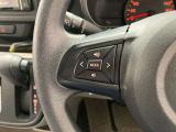 運転中、オーディオの操作をしてて、ハッとしたことはありませんか?ステアリングスイッチは、運転中でもハンドルでオーディオの操作が可能です。安全なドライブをサポートします。