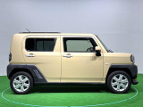 最小回転半径4.8mという小回り性能で、狭い道や初めての駐車場でも運転しやすいですよ。
