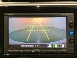 バックでの車庫入れも安心です! リアカメラが付いているバックモニター付のナビを装備しております。操作線もついており距離感も画面から確認できます。
