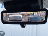 【デジタルインナーミラー】後席の大きな荷物や同乗者で後方が確認しづらい時でも安心!カメラが撮影した車両後方の映像をルームミラー内に表示。クリアな視界で状況の確認が可能です!