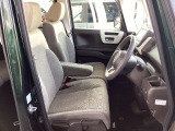 運転席には高さ調整ができる『シートハイトアジャスター機能』が付いています!これなら小柄な方にも大柄な方にも自分にぴったりの運転姿勢がとれますね♪