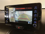 映像で見づらい車両周辺の確認をアシスト。クルマを真上から見ているような映像を表示。 運転席から確認しにくい車両周囲の状況を把握。