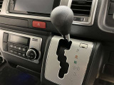 当店ではauも取り扱っております。お車と一緒にau携帯の機種変更も可能です♪また、自動車保険も取り扱っております。車の支払いと自動車保険の支払いをまとめてお支払い可能なプランもあります♪