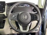 Hondaセンシング搭載ミリ波レーダーと単眼カメラで、クルマの前方の状況を認識。ブレーキやステアリングの制御技術と協調し、安心・快適な運転や事故回避を支援する先のシステムです