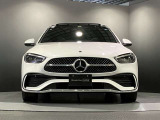 フロントグリル中央に大きく輝くスリーポインテッドスター。メルセデスベンツならではのステータスを強く感じる事ができます