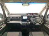 【前方視界】開放的な前方視界!運転がしやすく疲れにくいです♪窓が大きく、見通しがとっても良いおクルマですよ♪