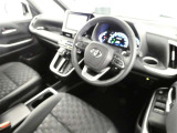 見通しのよいすっきりとした視界で、誰でも運転しやすいです。運転のしやすさは疲れにくさにも繋がりますよ♪