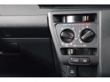 空調は運転中の直感的な操作性に優れたダイヤル式エアコンを装備しております!