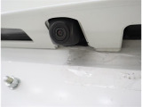 バックカメラが付いているので後方確認が非常にしやすいです。今や運転初心者も熟練者も必須装備!ついていて損はないですね♪