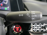 【オートライト】車外の明るさに応じて、自動的にライトの点灯・消灯をしてくれます。トンネルが続くような道でも、スイッチを操作する必要がありません。消し忘れの心配もありません。