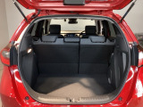 コンパクトボディーなのに、荷室はこんなに広々!たくさん荷物が積めますよ。
