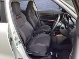 ヘタリもなく綺麗な状態です。シートリフトがついてますので、お好みのシートポジションで運転できます。