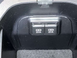 充電用USB端子も備えられています