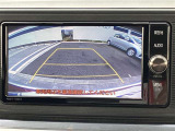 【バックモニター】バックカメラが装着されています。車庫入れが苦手な方もこれがあれば安心ですね