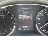 【BSW】死角になりやすい隣接レーンの後側方を走行する車両を検知すると、ドライバーに表示で知らせてくれます。