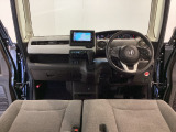 【前方視界】開放的な前方視界!運転がしやすく疲れにくいです♪窓が大きく、見通しがとっても良いおクルマですよ♪