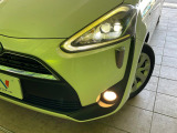 【LEDヘッドライト】悪天候や夜間走行時も良好な視界を確保し安心して運転できる高輝度LEDヘッドライトを装備!点灯速度が早く、消費電力も抑えられています。