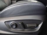 パワーシート搭載。微妙な調整が手軽にでき、ピッタリのポジションで運転することが可能です。