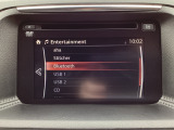 Bluetoothに接続することで、スマートフォンに入っている音楽アプリを車内で楽しめたり、通話が出来ます♪