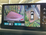 【マルチビューカメラシステム】専用のカメラにより、上から見下ろしたような視点で360度クルマの周囲を確認することができます☆死角部分も確認しやすく、狭い場所での切り返しや駐車もスムーズに行えます。