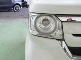 LEDヘッドライトは、点灯の瞬間から光量を発揮し、突然暗くなるトンネルなどでの安定感を高めます。