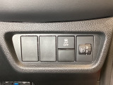 ハンドルの右側にはヘッドライトレベライザーとVSA(ABS+TCS+横滑り抑制)の解除スイッチがついています。ヘッドライトレベライザーは道路状況や積荷の加重に応じてライトの高さを調節できます。