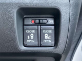 狭い駐車場での乗り降りもラクにできる両側パワースライドドア★