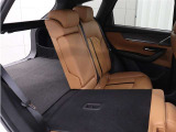 リヤシートは、使う状況にあわせてアレンジできます。
