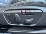 【メモリー機能付きパワーシート】運転手が代わってもボタン一つで設定ポジションに。常にご自身のドライブ設定が整います。