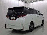 広々とした車内空間に優れた燃費性能。更にデザインも上質で人気のお車です!