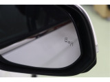 BSM搭載。バック出庫の際に左右から接近する車両を検知警告するRCTAも搭載。さらに、ドアを開ける際に後方からの接近車両との衝突の可能性がある場合警告するSEAも搭載しています。