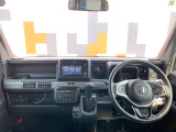 インパネ全体:視界が開けて前が見やすい設計です!安全に運転できます!
