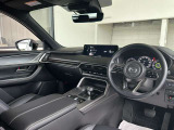 フロントピラーの位置を従来よりも後方にレイアウト。運転席からの視界の広がりを向上。車両の周囲の状況を、いち早く知ることで、安全に運行できます。