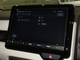 ナビゲーションは純正8インチコネクトナビ(VXM-245ZFEi)を装着しております。AM、FM、Bluetooth、フルセグTVがご使用いただけます。初めて訪れた場所でも安心ですね!