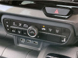 ■温度設定をしておけばいつでも快適な車内温度を維持できるオートエアコン!