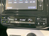 【オートエアコン】一度お好みの温度に設定すれば、車内の温度を検知し風量や温度を自動で調整。暑い&hellip;寒い&hellip;と何度もスイッチ操作をする必要はありません。快適な車内空間には必須の機能ですね♪