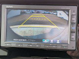 駐車時の安全確認をサポートするバックカメラも使用できます。インターナビで様々な情報を得ることもできます。