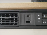 【コネクタ】USB充電用端子が備わっています。