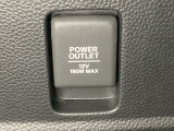 アクセサリーソケットはUSBのアダプターなどをつければ、スマホの充電にも使えます。