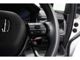 Hondaセンシングの機能のひとつ、アダプティブクルーズコントロール付!アクセルから足を離しても設定したスピードと前車との車間を保ち走行してくれます!車線維持もアシスト☆高速道路で疲労軽減ですね☆