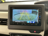 【バックカメラ】運転が苦手な方も車庫入れラクラクです!ギアをリバースに入れれば自動的に切り換わりますので、面倒な操作は不要です♪狭い駐車場もお車を傷つけず安心ですね!