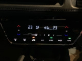 ダブルエアコンは、運転席と助手席でそれぞれ異なる温度を設定できます。