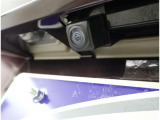 バックカメラが付いているので後方確認が非常にしやすいです。今や運転初心者も熟練者も必須装備!ついていて損はないですね♪
