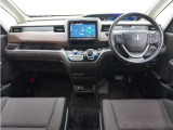 ◆視界広々で非常に運転しやすくロングドライブでも疲れを感じさせないすっきりとまとまったインパネ周りです。